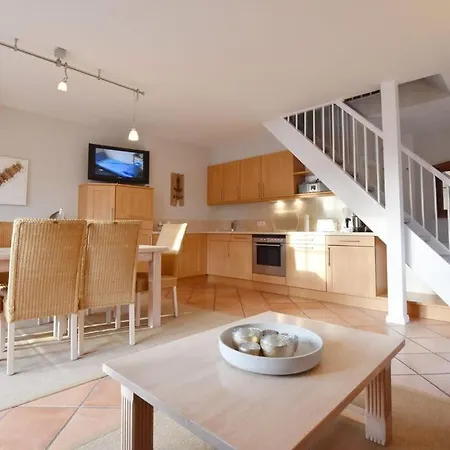 Apartment Lorens-de-hahn-str 71, App 8 *